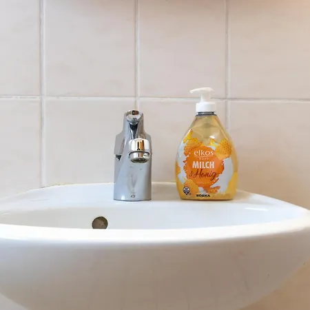 Arbeitnehmerunterkunft 6 Personen Mit Grosser Terrasse *