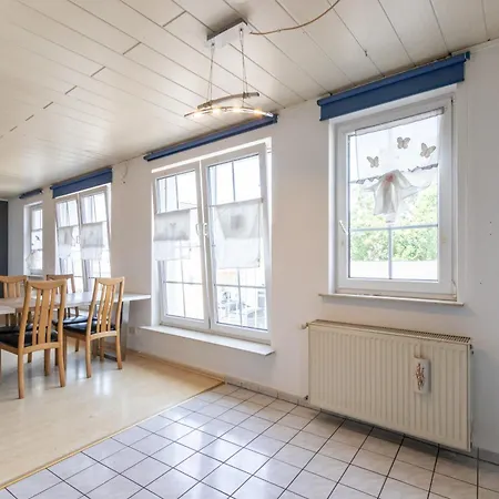 Arbeitnehmerunterkunft 6 Personen Mit Grosser Terrasse Апартаменты *