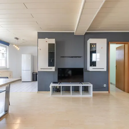 Arbeitnehmerunterkunft 6 Personen Mit Grosser Terrasse Апартаменты Sulzheim (Rhineland-Palatinate)