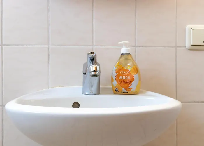 Arbeitnehmerunterkunft 6 Personen Mit Grosser Terrasse *